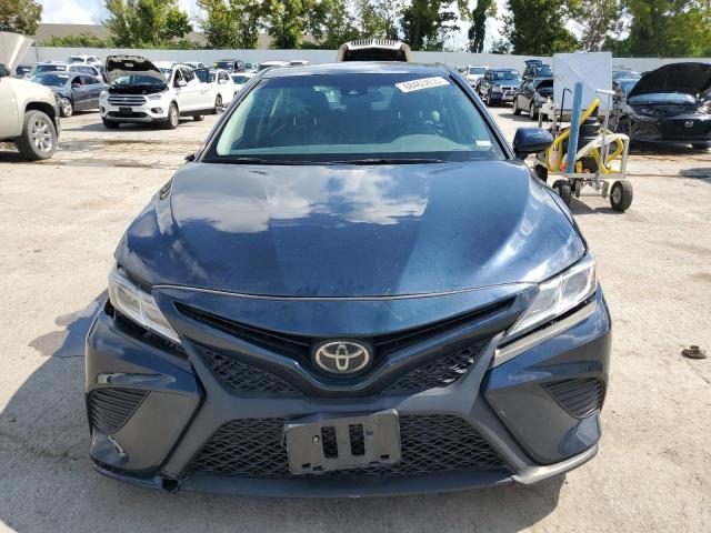 4T1B11HK1JU592712 - 2018 TOYOTA CAMRY L BLUE photo 5