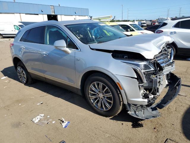 1GYKNDRS6KZ194113 - 2019 CADILLAC XT5 LUXURY SILVER photo 4