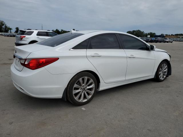 5NPEB4AC3DH565741 - 2013 HYUNDAI SONATA GLS WHITE photo 3