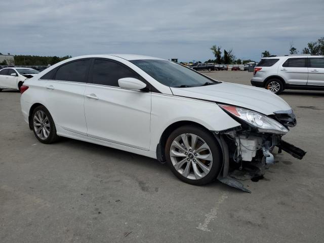 5NPEB4AC3DH565741 - 2013 HYUNDAI SONATA GLS WHITE photo 4