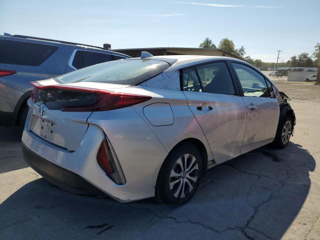 JTDKAMFPXM3173045 - 2021 TOYOTA PRIUS PRIM LE SILVER photo 3