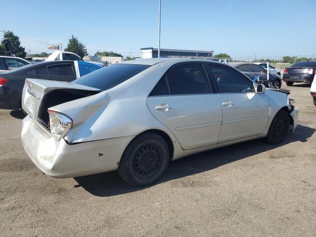 4T1BE32K92U607225 - 2002 TOYOTA CAMRY LE 银色 照片 3