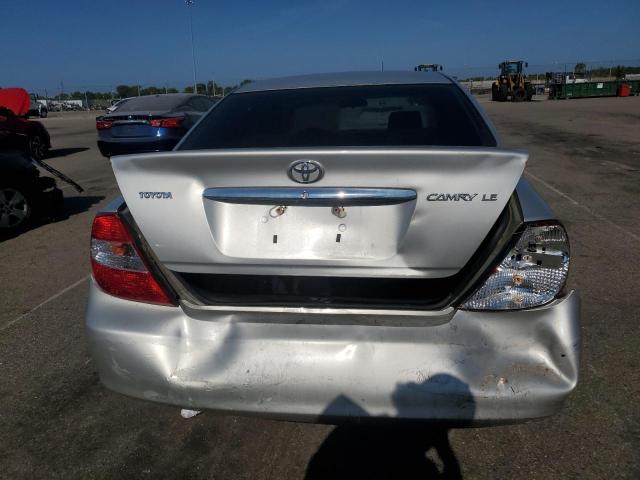 4T1BE32K92U607225 - 2002 TOYOTA CAMRY LE 银色 照片 6