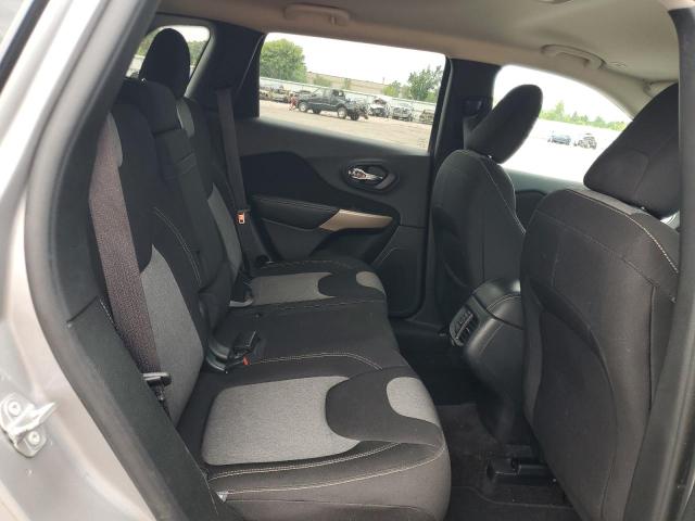 1C4PJMCB6JD564195 - 2018 JEEP CHEROKEE LATITUDE SILVER photo 11