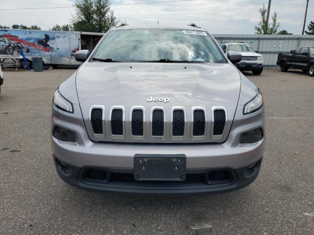1C4PJMCB6JD564195 - 2018 JEEP CHEROKEE LATITUDE SILVER photo 5