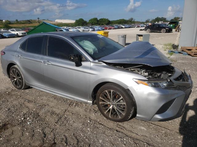 4T1G11AK2LU893007 - 2020 TOYOTA CAMRY SE 银色 照片 4