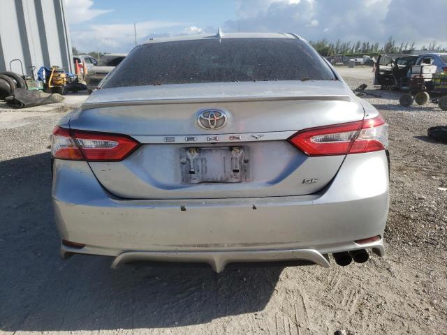 4T1G11AK2LU893007 - 2020 TOYOTA CAMRY SE 银色 照片 6