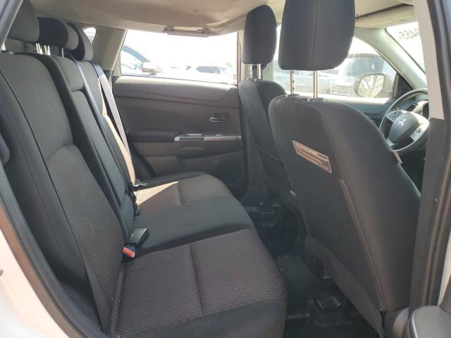 JA4AP3AU1JU023312 - 2018 MITSUBISHI OUTLANDER SPORT ES WHITE photo 10