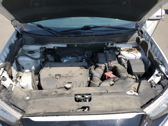 JA4AP3AU1JU023312 - 2018 MITSUBISHI OUTLANDER SPORT ES WHITE photo 11