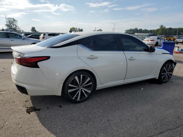 1N4BL4CV1KC130343 - 2019 NISSAN ALTIMA SR WHITE photo 3