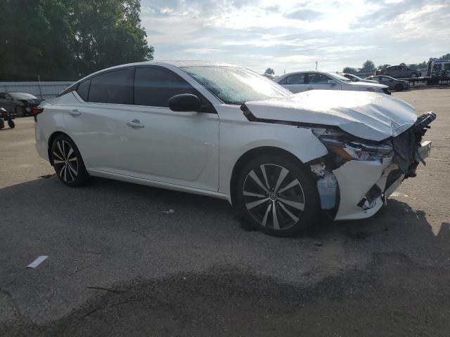 1N4BL4CV1KC130343 - 2019 NISSAN ALTIMA SR WHITE photo 4