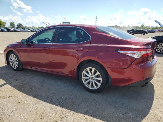 4T1B11HK2JU503598 - 2018 TOYOTA CAMRY L RED photo 2
