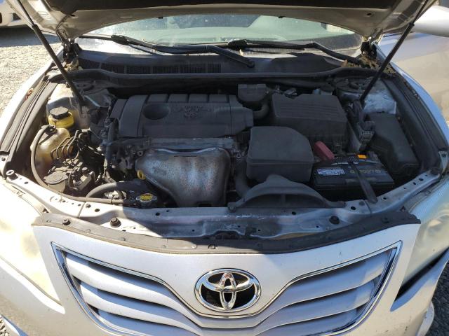 4T1BF3EK2BU145583 - 2011 TOYOTA CAMRY BASE Srebrny zdjęcie 11
