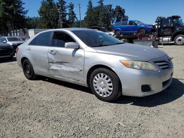 4T1BF3EK2BU145583 - 2011 TOYOTA CAMRY BASE Srebrny zdjęcie 4
