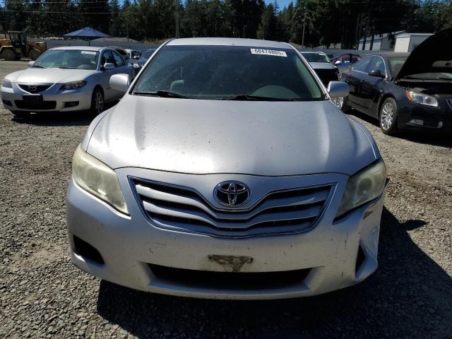 4T1BF3EK2BU145583 - 2011 TOYOTA CAMRY BASE Srebrny zdjęcie 5