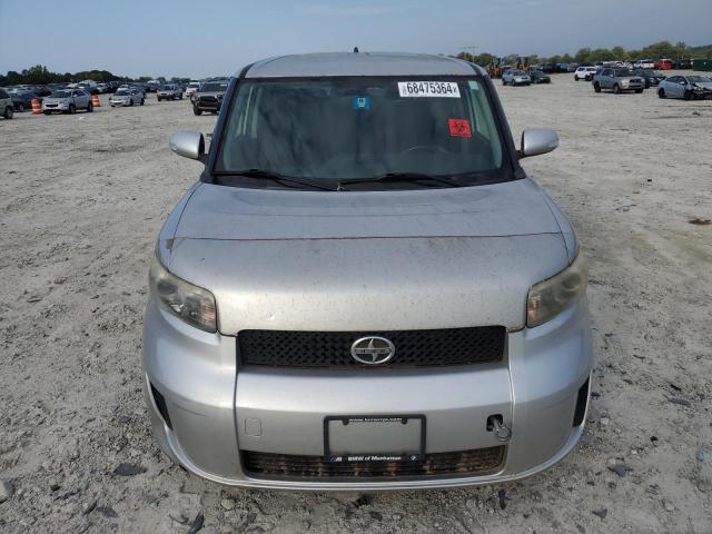 JTLKE50EX81032130 - 2008 TOYOTA SCION XB SILVER photo 5