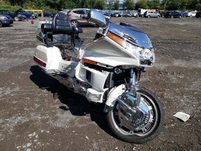 1HFSC223XVA900768 - 1997 HONDA GL1500 SE12 WHITE photo 1