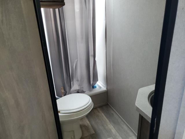 5ZT2XLSB4MZ792948 - 2021 FOREST RIVER XLR BOOST - 27QBX TWO TONE photo 9