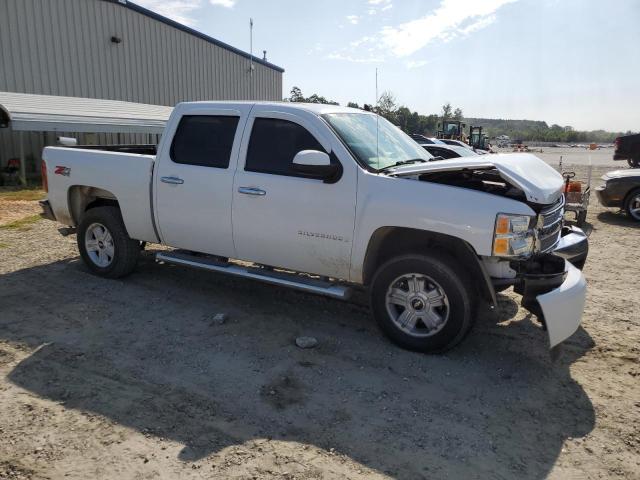 2GCEK13C171651177 - 2007 CHEVROLET SILVERADO K1500 CREW CAB WHITE photo 4