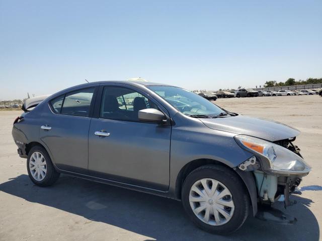 3N1CN7AP5KL871794 - 2019 NISSAN VERSA S Gri fotoğraf 4