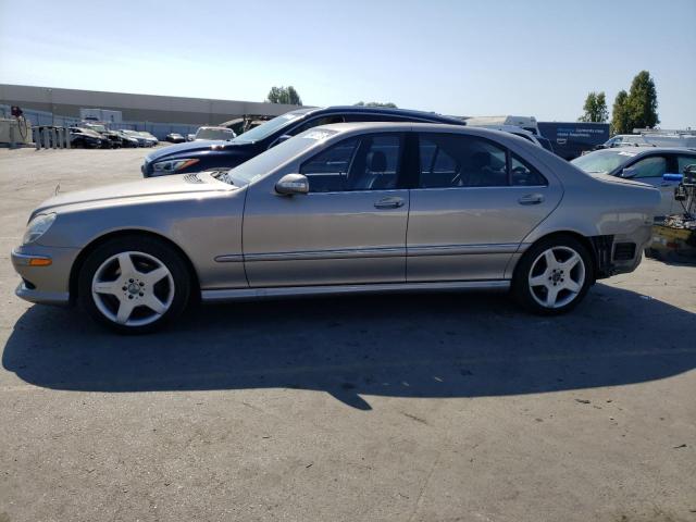 WDBNG75J75A436680 - 2005 MERCEDES-BENZ S 500 GRAY photo 1