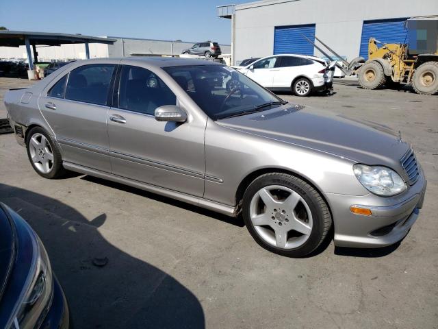 WDBNG75J75A436680 - 2005 MERCEDES-BENZ S 500 GRAY photo 4