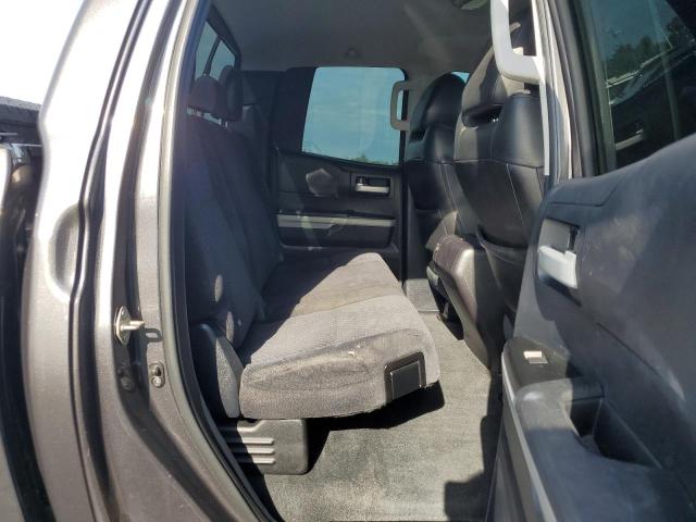 5TFRM5F14FX087989 - 2015 TOYOTA TUNDRA DOUBLE CAB SR/SR5 GRAY photo 10
