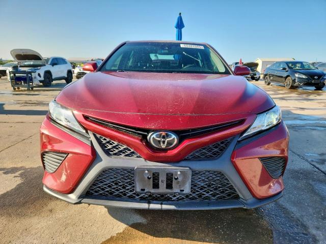 4T1B11HK4JU667791 - 2018 TOYOTA CAMRY L 勃艮第红 照片 5