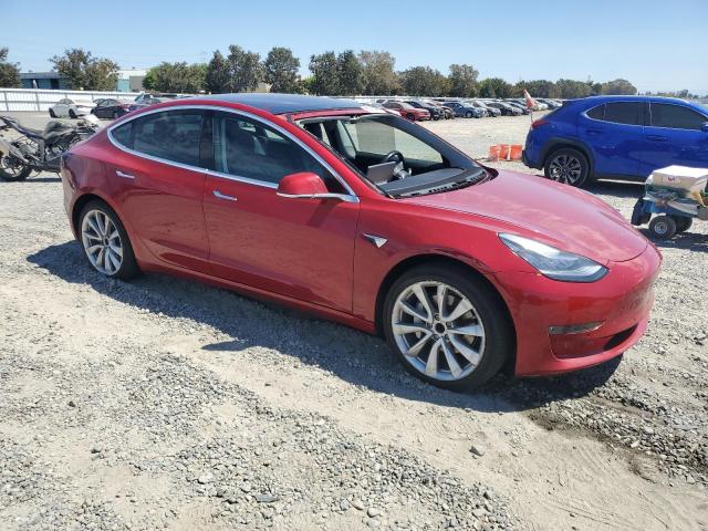 5YJ3E1EAXJF004646 - 2018 TESLA MODEL 3 RED photo 4