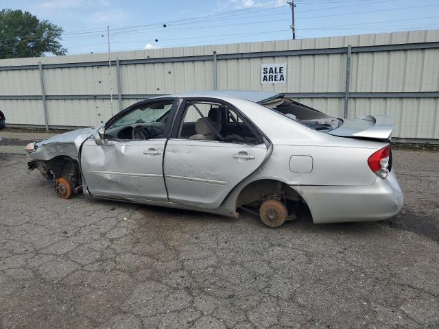 4T1BE32K12U064596 - 2002 TOYOTA CAMRY LE SILVER photo 2