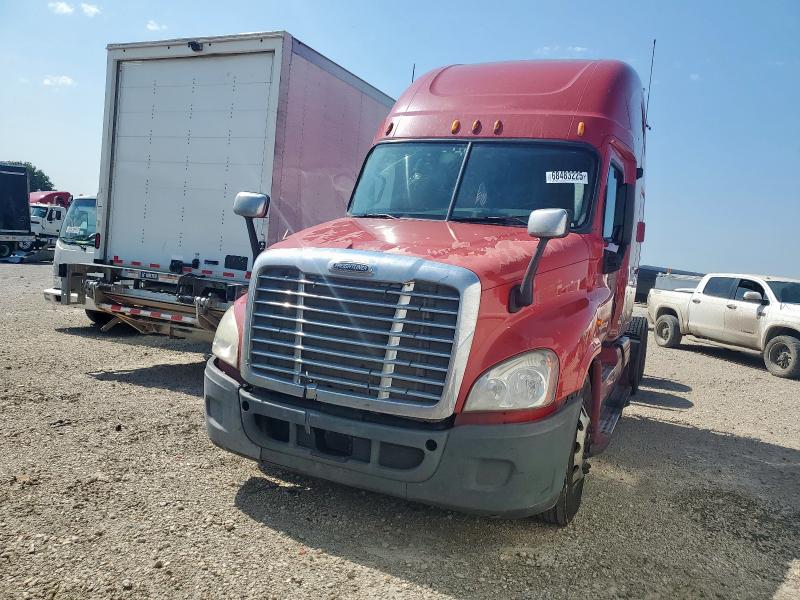 1FUJGLBGXCLBC8896 - 2012 FREIGHTLINER CASCADIA 1 RED photo 2