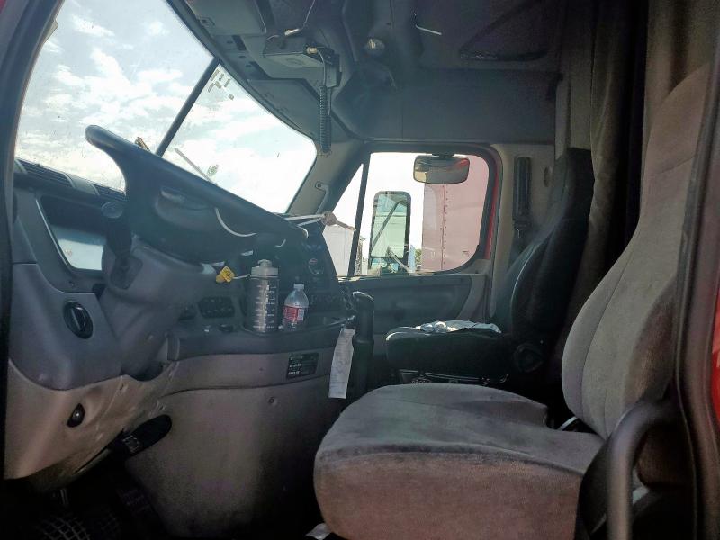 1FUJGLBGXCLBC8896 - 2012 FREIGHTLINER CASCADIA 1 RED photo 5