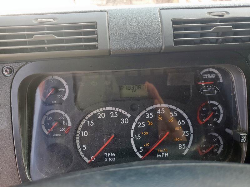 1FUJGLBGXCLBC8896 - 2012 FREIGHTLINER CASCADIA 1 RED photo 8