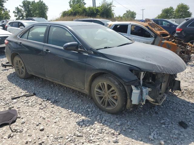 4T1BF1FK9HU621811 - 2017 TOYOTA CAMRY LE ნაცრისფერი ფოტო 4