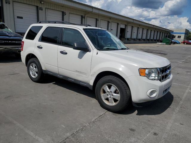 1FMCU0D7XBKA61318 - 2011 FORD ESCAPE XLT თეთრი ფოტო 4