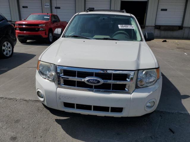 1FMCU0D7XBKA61318 - 2011 FORD ESCAPE XLT თეთრი ფოტო 5