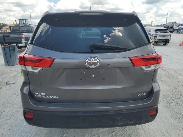 5TDKZRFH0JS529236 - 2018 TOYOTA HIGHLANDER SE GRAY photo 6