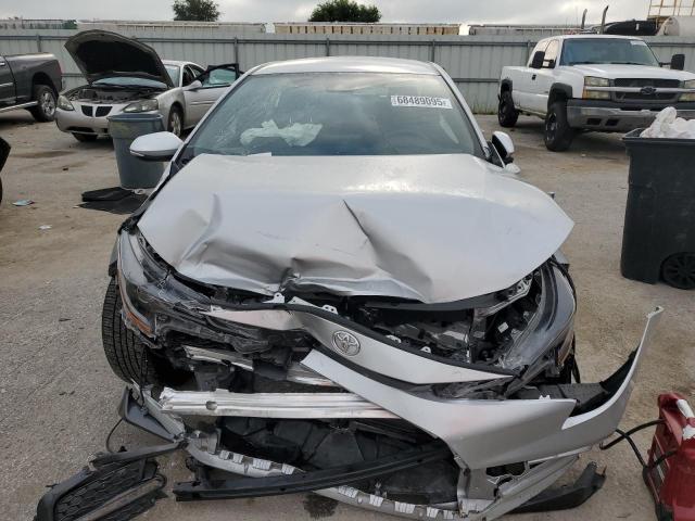 JTDS4MCE8N3507813 - 2022 TOYOTA COROLLA SE Gümüş foto 5