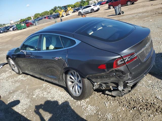 5YJSA1E27HF229195 - 2017 TESLA MODEL S Grau Foto 2