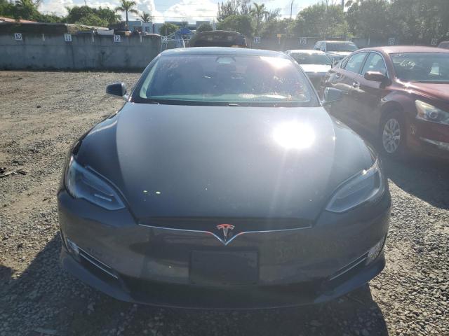 5YJSA1E27HF229195 - 2017 TESLA MODEL S Grau Foto 5