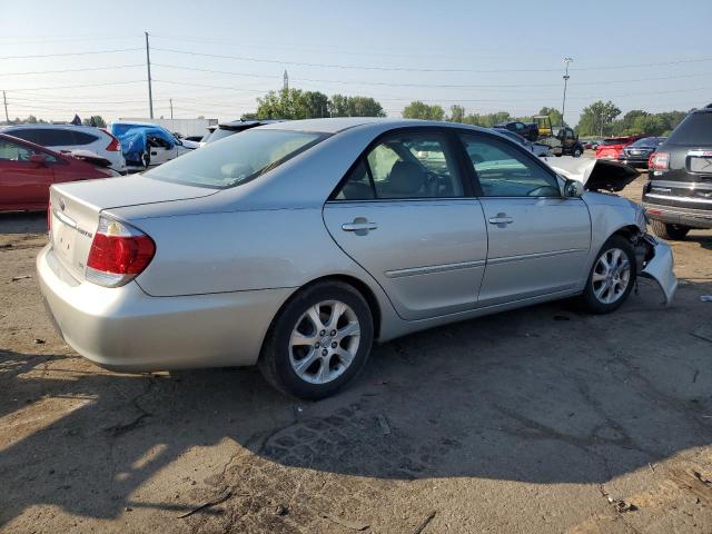 4T1BF30KX5U091008 - 2005 TOYOTA CAMRY LE SILVER photo 3