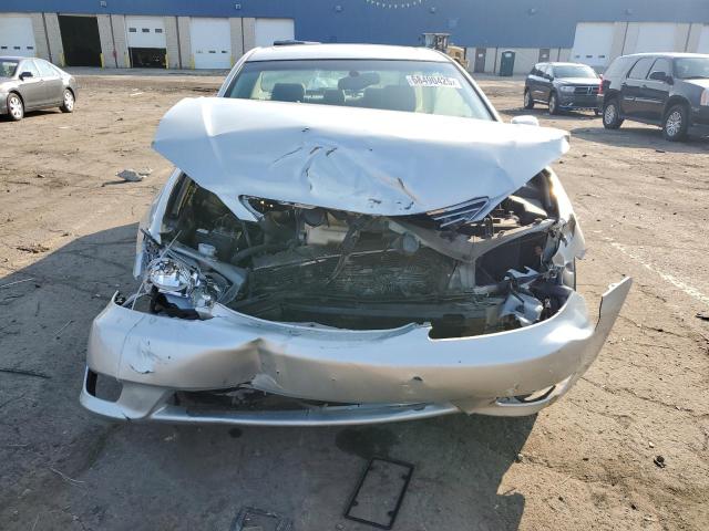 4T1BF30KX5U091008 - 2005 TOYOTA CAMRY LE SILVER photo 5