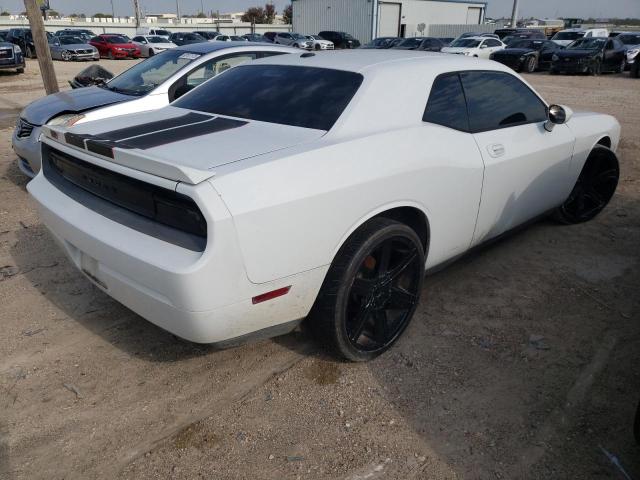 2B3CJ4DV8AH313934 - 2010 DODGE CHALLENGER SE WHITE photo 3