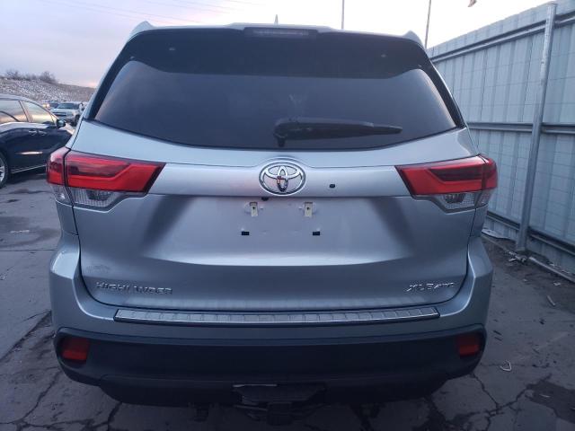 5TDJZRFH9KS584734 - 2019 TOYOTA HIGHLANDER SE SILVER photo 6