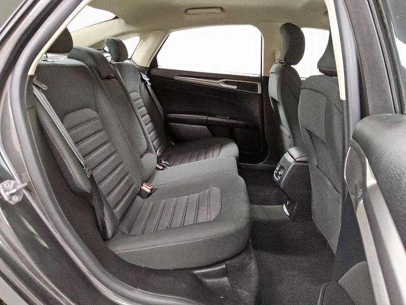 3FA6P0LU7KR234374 - 2019 FORD FUSION SE ნაცრისფერი ფოტო 10