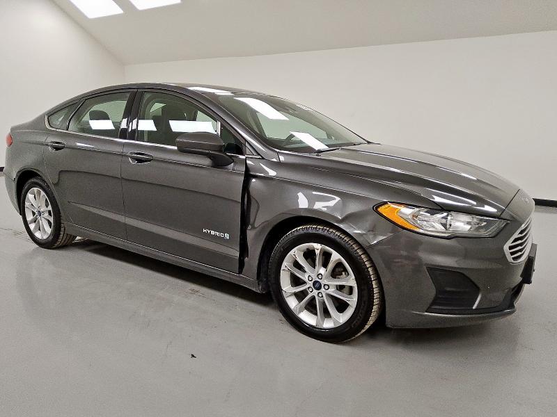 3FA6P0LU7KR234374 - 2019 FORD FUSION SE ნაცრისფერი ფოტო 4