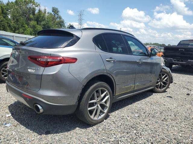 ZASFAKNN3J7B70831 - 2018 ALFA ROMEO STELVIO TI SPORT SILVER photo 3