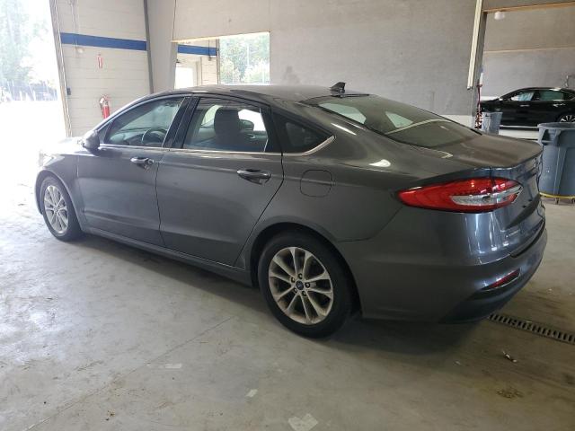 3FA6P0HD5LR220872 - 2020 FORD FUSION SE GRAY photo 2