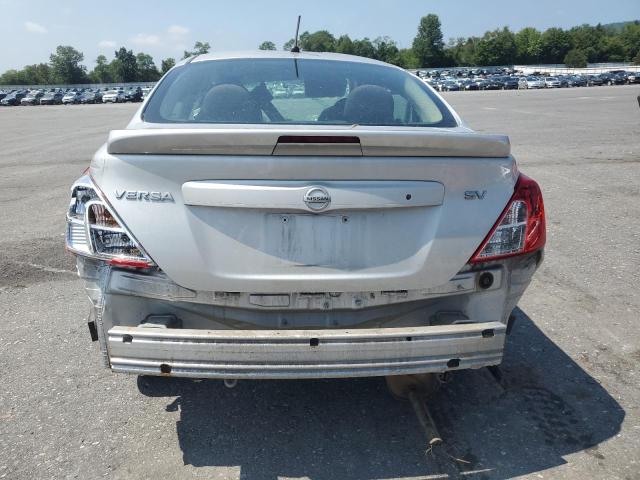 3N1CN7AP2JK436610 - 2018 NISSAN VERSA S SILVER photo 6