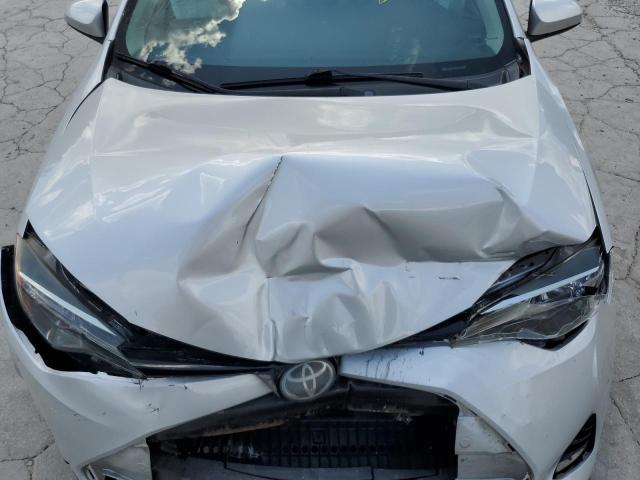 2T1BURHE9JC003777 - 2018 TOYOTA COROLLA L Серебристый фото 11